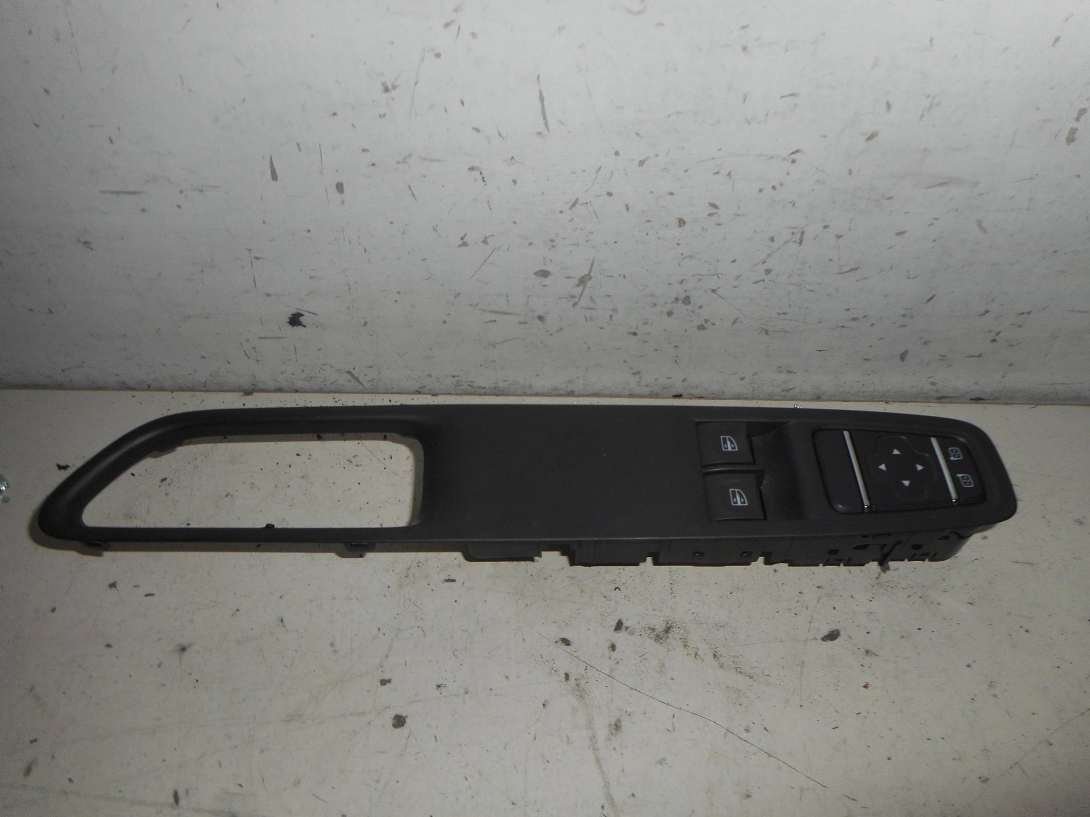 Interruttore alzacristalli porta ant.